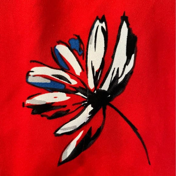 Sleeveless top with bright flower print - Picture 3 of 4